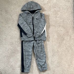 Nike dry fit outfit. sweatpants and sweatshirt